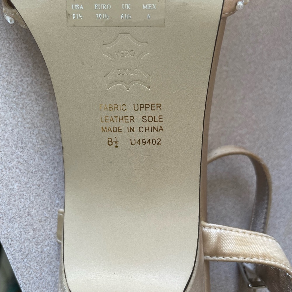 Unlisted Kenneth Cole Dressy Beaded Sandals in Honey with 2 Inch Heel Size 8.5 - Picture 5 of 6